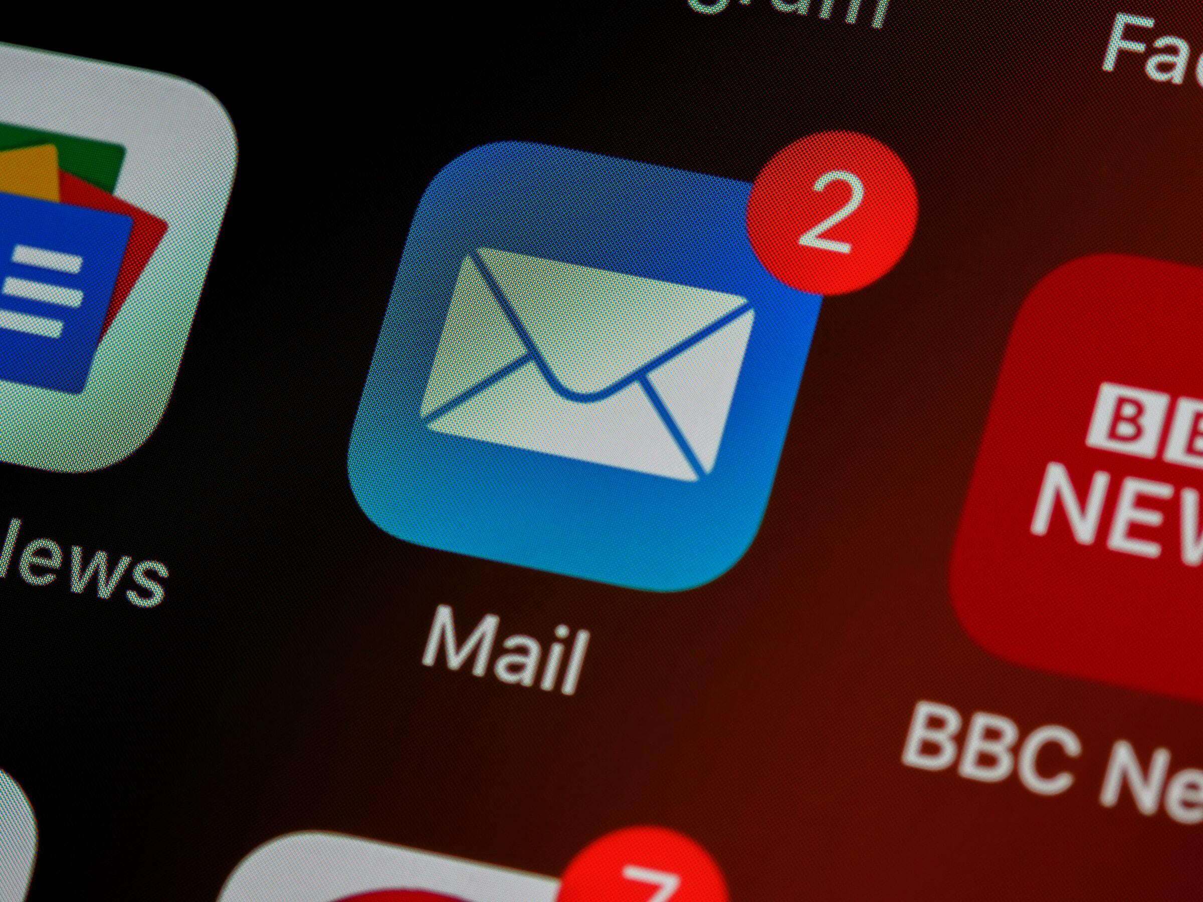 iPhone Mail Icon with Red Indicator
